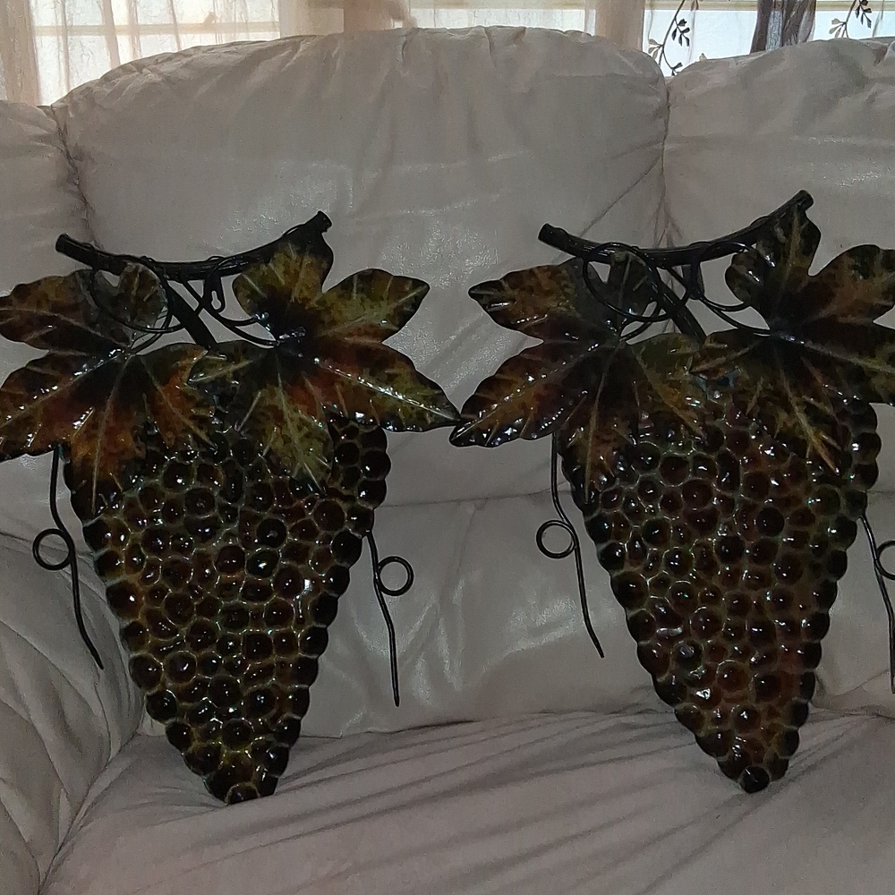 2 Grape Metal/Tin Wall Decorations.